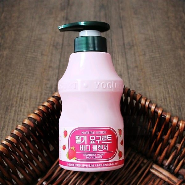 韩国WELCOS 水果之乡 草莓酸奶 沐浴露 400ml